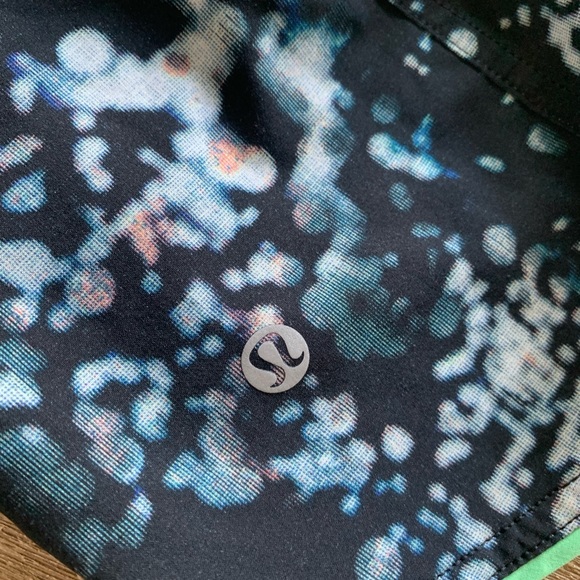 Lululemon reversible shorts - Picture 6 of 7